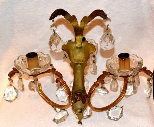 Wandlampe,dreiarmig,Messing vergoldet,mit geschliffenen Glassteinen,um 1900