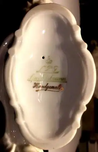 Kleine weiße handbemalte Porzellanfigur Springendes Reh, Manufaktur Spechtsbrunn