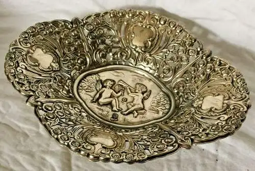 Dekorative kleine Schale aus Weißmetall mit Engelsmotiv
