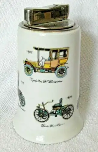 Benzin-Tischfeuerzeug aus Porzellan mit Oldtimer-Motiven