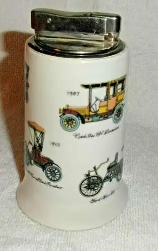 Benzin-Tischfeuerzeug aus Porzellan mit Oldtimer-Motiven