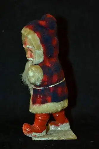 Nikolaus Figur,Kunststoff,wohl Mitte des 20. Jhdt. roter Schotten-Mantel,18 cm