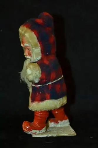 Nikolaus Figur,Kunststoff,wohl Mitte des 20. Jhdt. roter Schotten-Mantel,18 cm