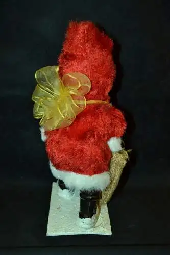 Nikolaus Figur, Kunststoff,wohl Mitte des 20. Jhdt. roter Mantel,24 cm