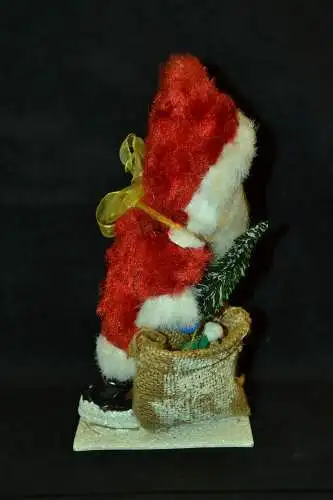 Nikolaus Figur, Kunststoff,wohl Mitte des 20. Jhdt. roter Mantel,24 cm