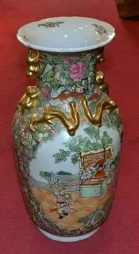 Chinesische Vase,bemalt und vergoldetem Dekor