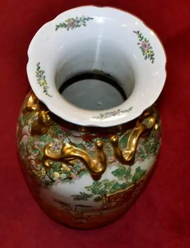 Chinesische Vase,bemalt und vergoldetem Dekor