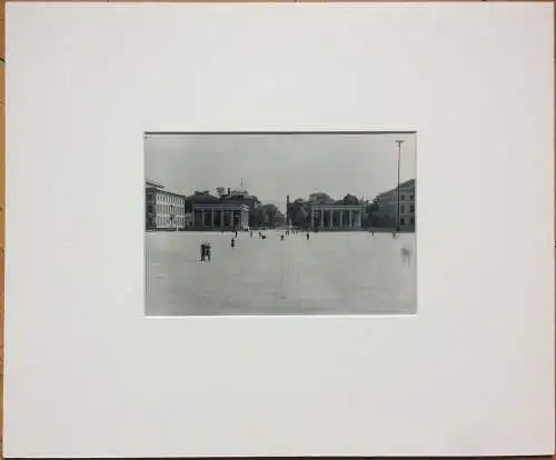 Original-Photographie Königsplatz in München im Passepartout