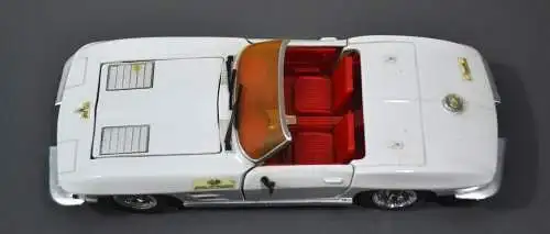 Modellauto "Corvette Stingray", aus Metall und Kunststoff