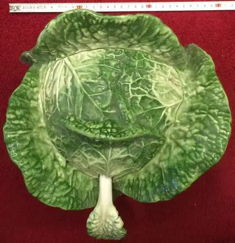 Suppenterrine mit Löffel in Form eines Grünkohls, ohne Marke