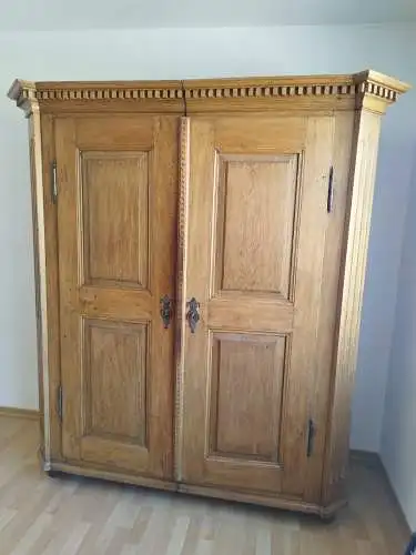 Eichenschrank,massiv,um 1800,Biedermeier,alles original,mit Schlüssel