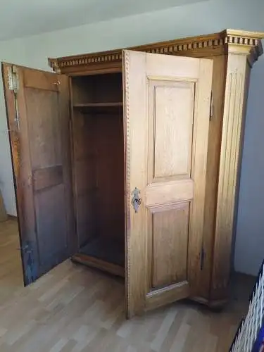 Eichenschrank,massiv,um 1800,Biedermeier,alles original,mit Schlüssel