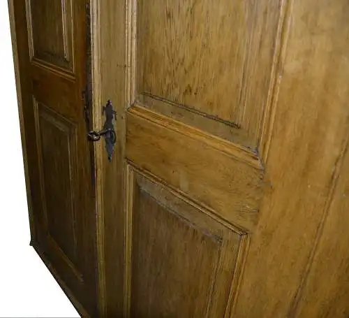 Eichenschrank,massiv,um 1800,Biedermeier,alles original,mit Schlüssel