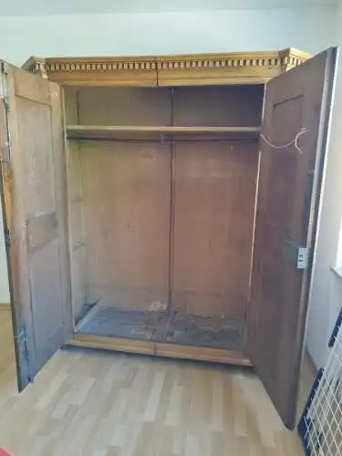 Eichenschrank,massiv,um 1800,Biedermeier,alles original,mit Schlüssel