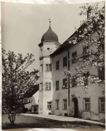 Heidrun Reindl: 2 Photos„Schloß Ast b.Landshut“, 1967, Ein Foto Schloß Kronwinkl