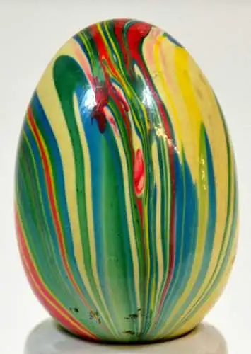 Osterei,Holzei,polychromer, verlaufender Dekoration