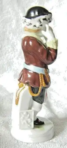 Porzellanfigur Knabe mit schwarzer Kappe, Marke ROYAL München, 11,5 cm hoch