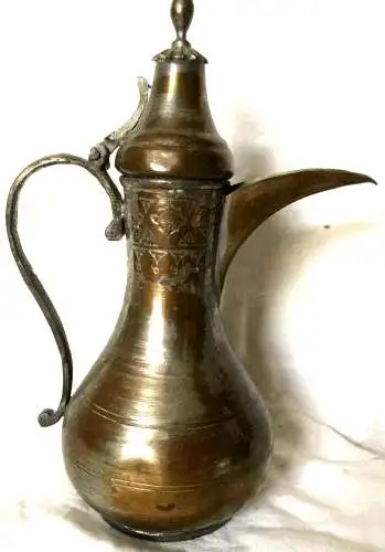 Kleine Kanne mit Deckel aus Metall, kein Silber, wohl arabisch/orientalisch