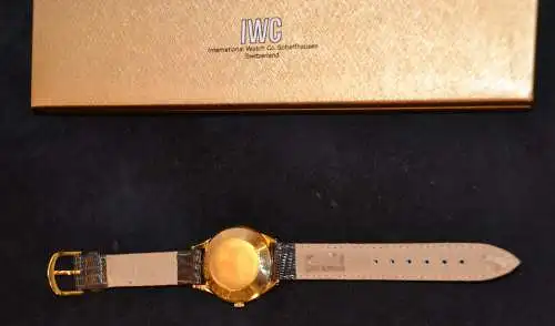 Herrenarmbanduhr, IWC Schaffhausen,Automatic,18 Kt. m. Schachtel, Geh.NR. 134779