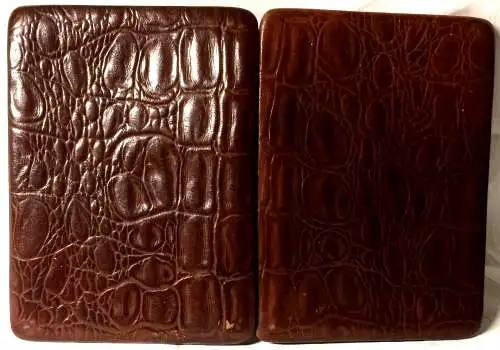 Alte Brieftasche aus Krokodilleder-Imitat