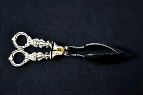 Salatzange,Griffe aus Silber,Greifarme Horn,1860, 