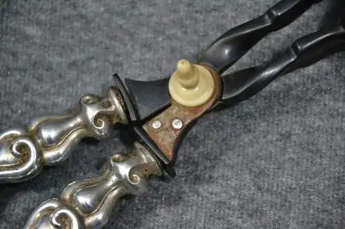 Salatzange,Griffe aus Silber,Greifarme Horn,1860, 