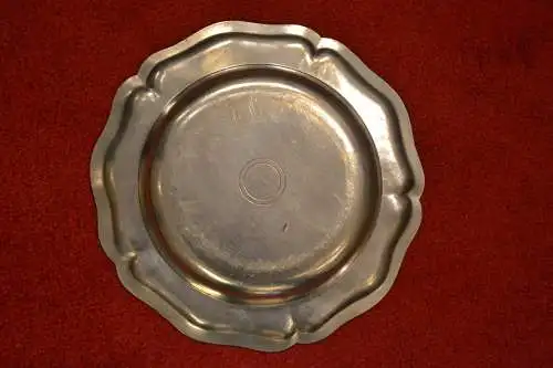 Zinnteller, 23,5 cm Durchmesser, etwa 1950