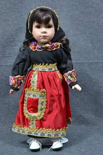 Puppe , Siebenbürgen? Tracht, 38 cm, mit Ständer