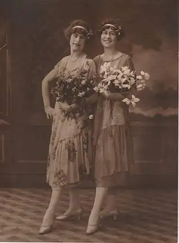 Fotografie, s/w, Hemes Studio; Newark, junge Ballett-mädchen, stehend, ca.1920