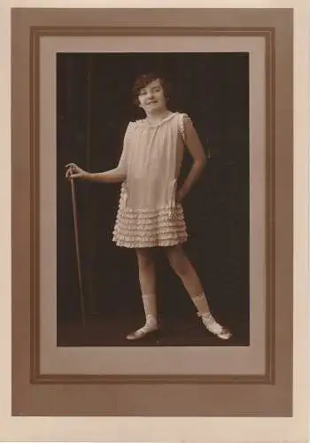 Fotografie, s/w, Hemes Studio; Newark, junge Ballett-mädchen, stehend, ca.1920