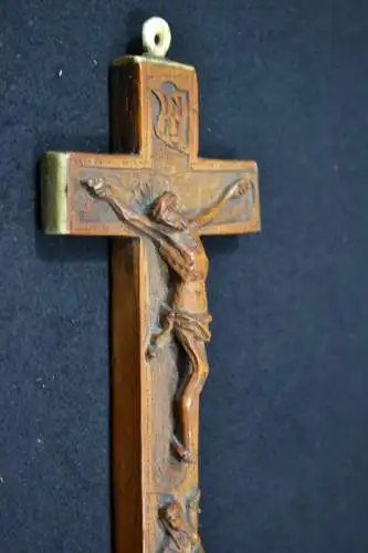 Schnitzerei, Reliquienkreuz, Jesus am Kreuz, Holz, Horn, Mitte 18. Jhdrt, barock