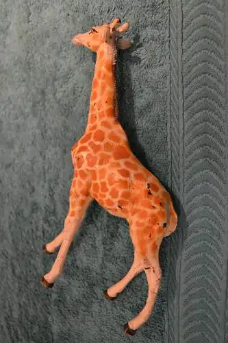 Spielzeugfigur, Tierfigur aus Masse, etwa 1930,Giraffe, handbemalt