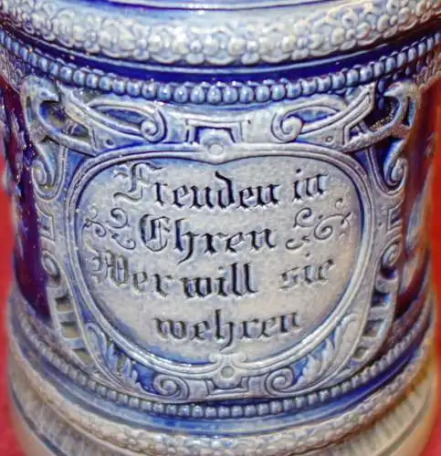 Zwei Bierkrüge,Steingut,blau-grau,Salzglasur,Zinndeckel,1900,reich ornamentiert