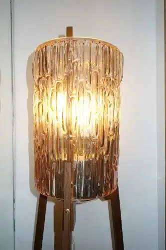 Stehlampe,Holz,Dreibeinig,Skandinavien,??,rosa Glasschirm,wohl 1960