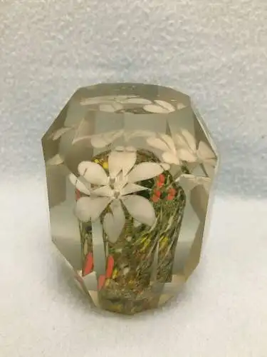 Paperweight, Weiße Blumen, 538 Gramm, 20 Jhdt.