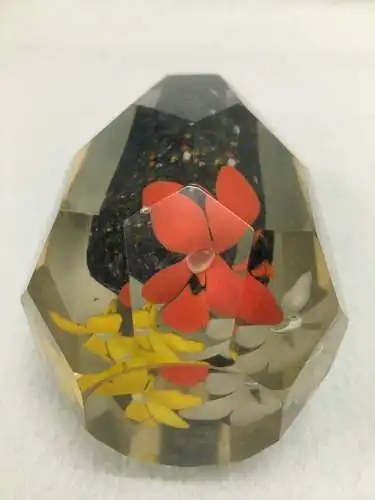 Paperweight, Bunte Blumen, 652 Gramm, 20 Jhdt.