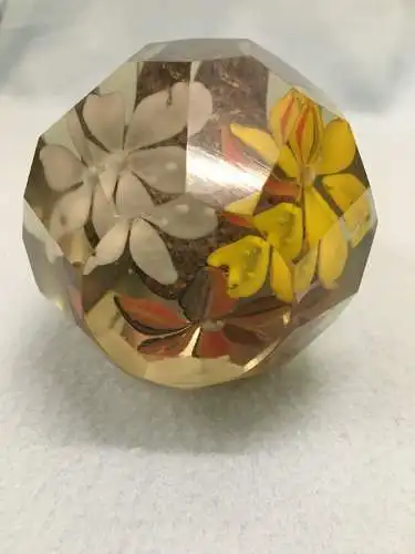 Paperweight, Bunte Blumen, 798 Gramm, 20 Jhdt.