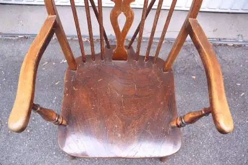 Möbel,Mobiliar, Zwei Windsorsessel, aus Eichenholz, ca 1830