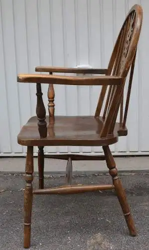 Mobiliar, Zwei Windsorsessel, aus Eichenholz, ca 1830