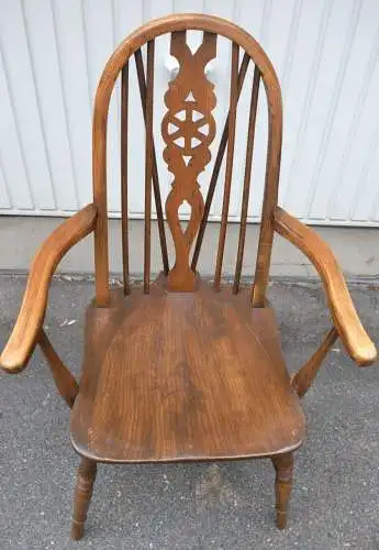 Möbel,Mobiliar, Zwei Windsorsessel, aus Eichenholz, ca 1830