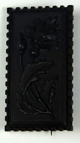  Trauerschmuck, Brosche aus Gagat, Blumendarstellung, um 1930