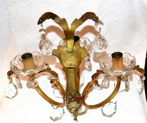 Wandlampe,dreiarmig,Messing vergoldet,mit geschliffenen Glassteinen,um 1900