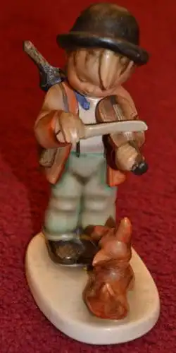 Hummelfigur,Junge mit Geige und Hund, 13,0 cm x 9,0 cm,ca 1980