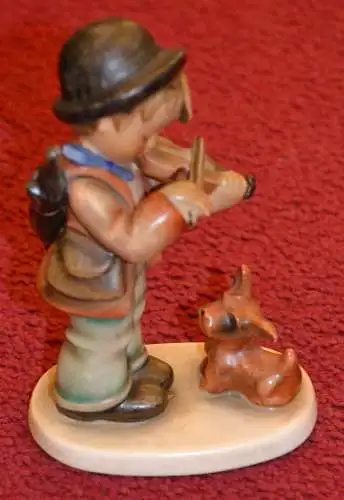 Hummelfigur,Junge mit Geige und Hund, 13,0 cm x 9,0 cm,ca 1980