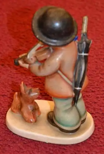 Hummelfigur,Junge mit Geige und Hund, 13,0 cm x 9,0 cm,ca 1980