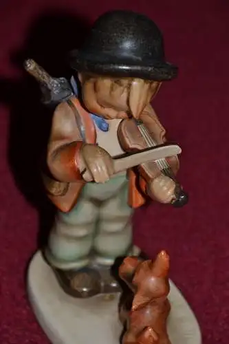 Hummelfigur,Junge mit Geige und Hund, 13,0 cm x 9,0 cm,ca 1980