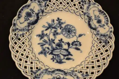 Meissen,Porzellan,Zwiebelmuster,2 kl. Durchbruch-Platten ,blau-weiß, 1.Wahl,