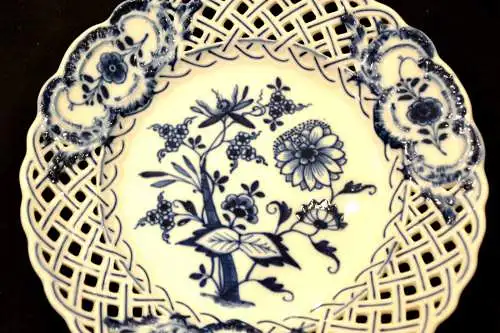 Meissen,Porzellan,Zwiebelmuster,2 kl. Durchbruch-Platten ,blau-weiß, 1.Wahl,