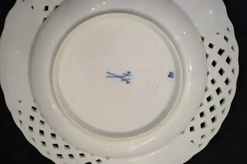 Meissen,Porzellan,Zwiebelmuster,2 kl. Durchbruch-Platten ,blau-weiß, 1.Wahl,