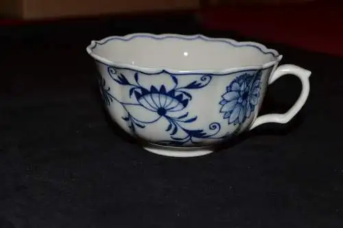 Meissen,Porzellan,Zwiebelmuster,2 Teetassen ,blau-weiß, 1.Wahl, 9,8 x 5,0 cm